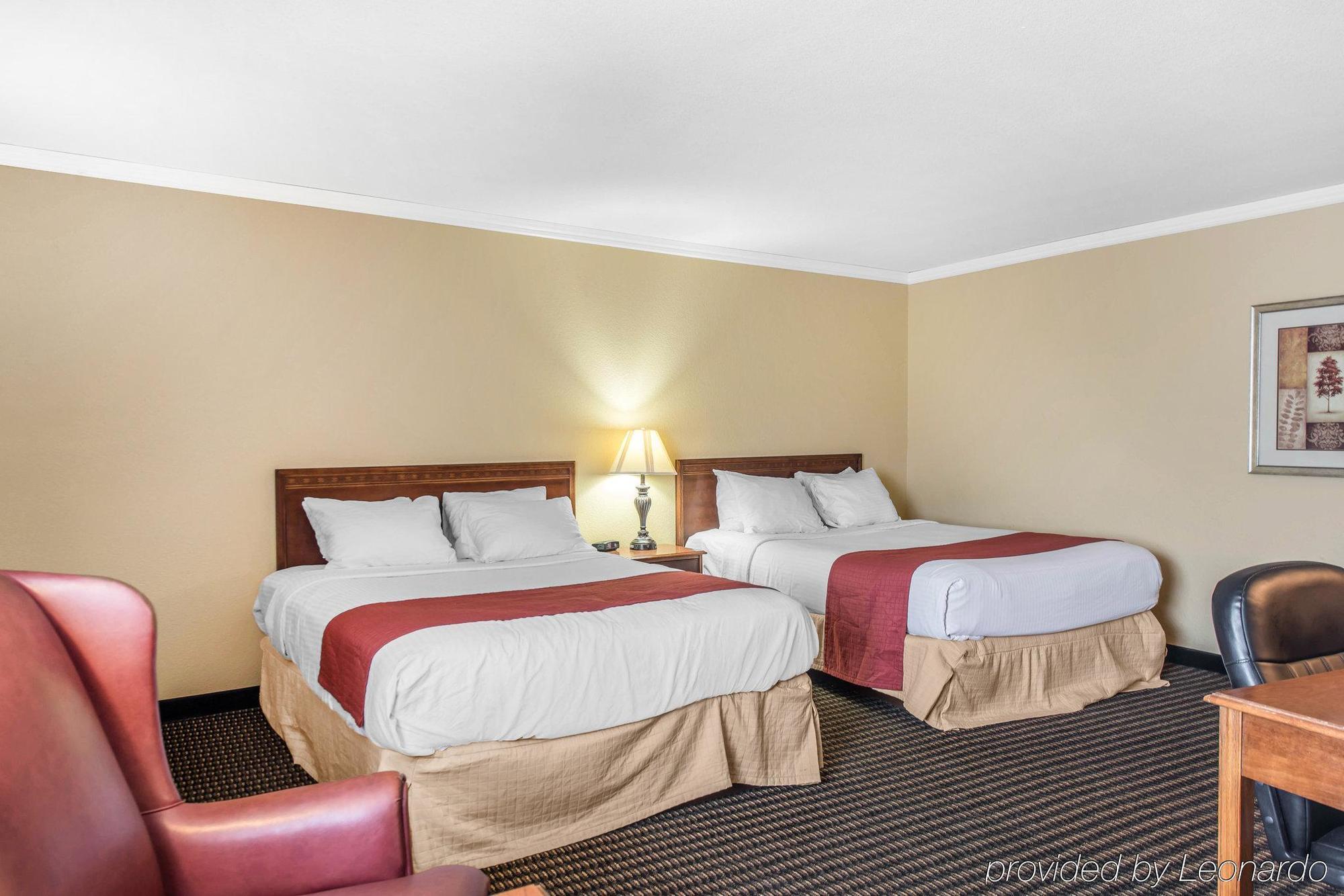 Travelodge By Wyndham Stratton Exterior photo
